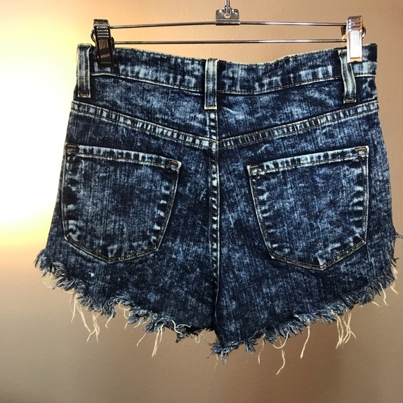 Vibrant Miu high waisted shorts size medium - Picture 3 of 3